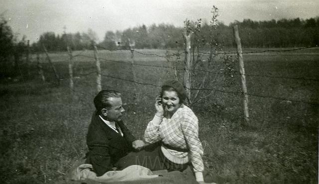 KKE 762.jpg - Łucja Kossarska z znajomym,  Kowno, 1932 r.